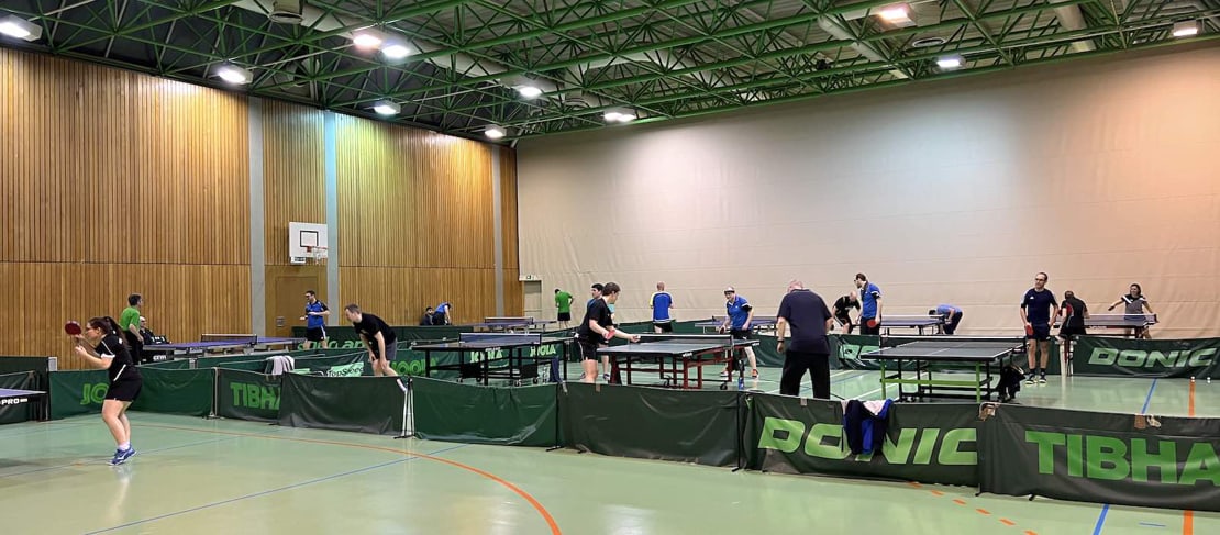 Tischtennistraining in Sporthalle - TSV Georgii-Allianz Stuttgart-Vaihingen